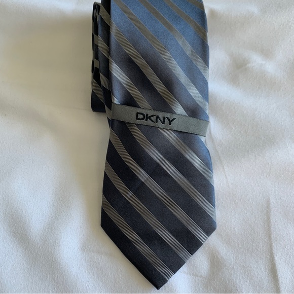 DKNY Mens Gray NWT Striped Neck Tie - Picture 6 of 8